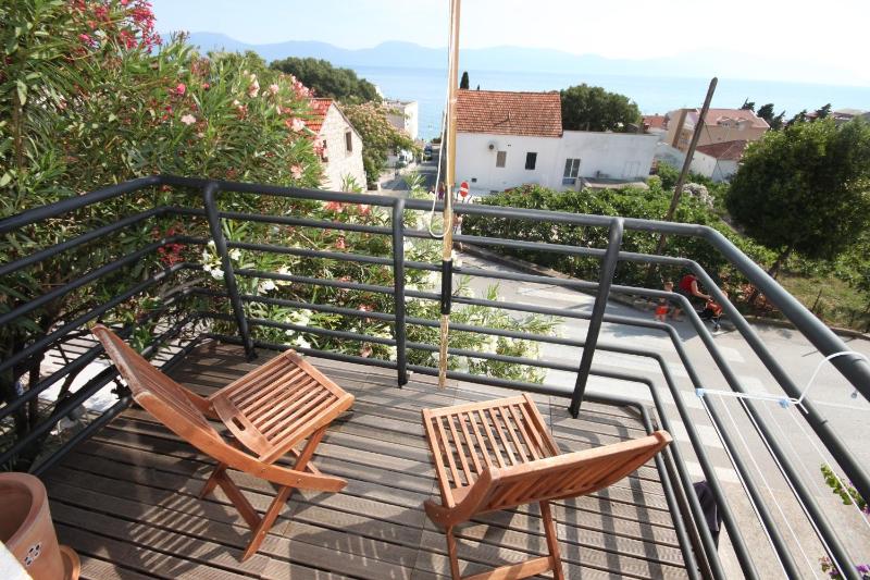 Two-Bedroom Apartment with Balcony and Sea View image 4