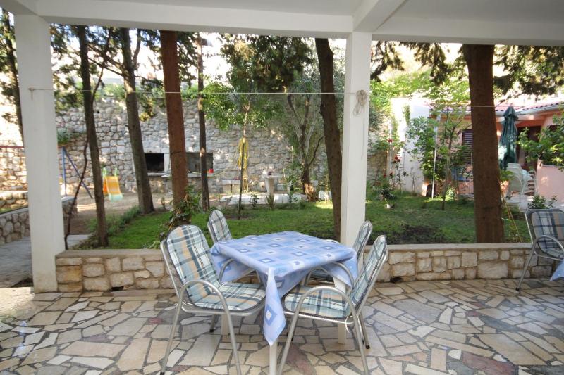 One-Bedroom Apartment with Terrace and Sea View image 4