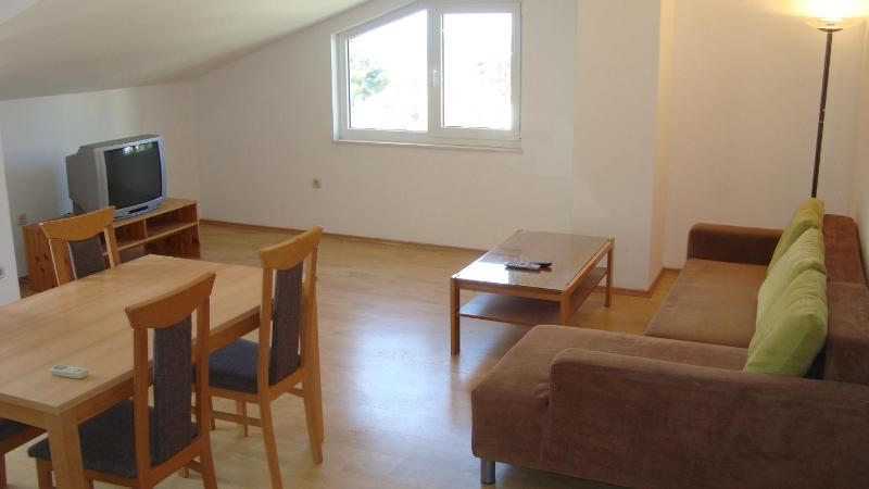 One-Bedroom Apartment with Balcony and Sea View image 1