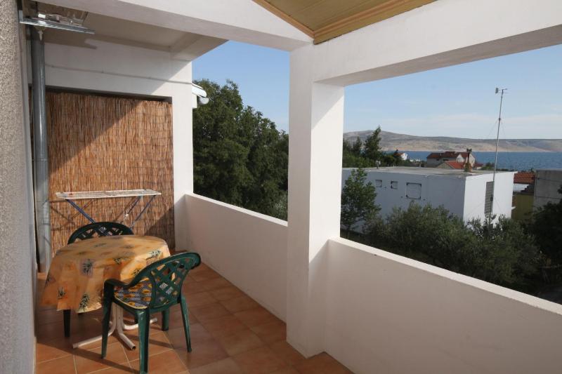 One-Bedroom Apartment with Terrace and Sea View image 4