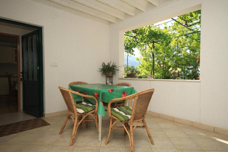 One-Bedroom Apartment with Terrace and Sea View image 4