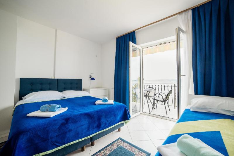 Studio with Balcony and Sea View image 1