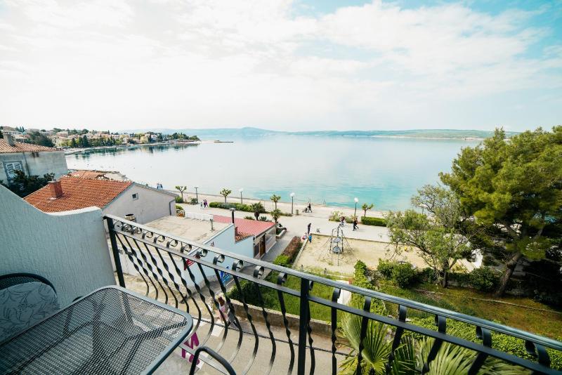 Studio with Balcony and Sea View image 2