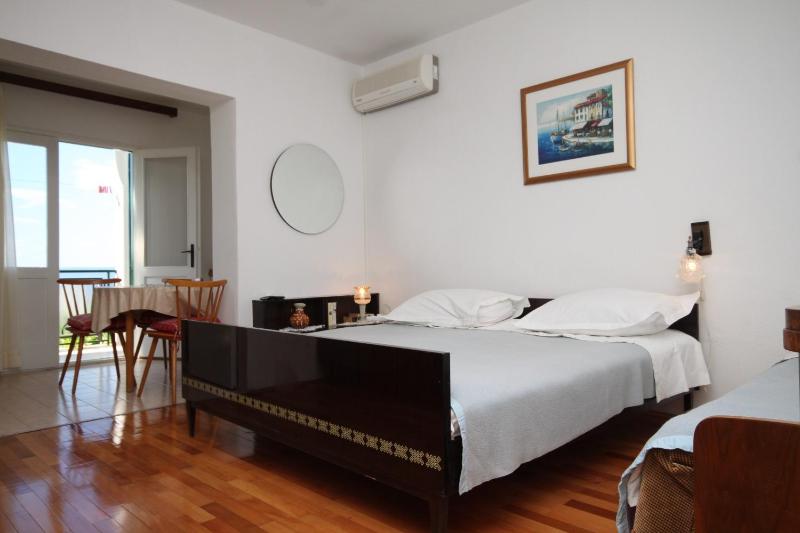 Studio with Balcony and Sea View image 1