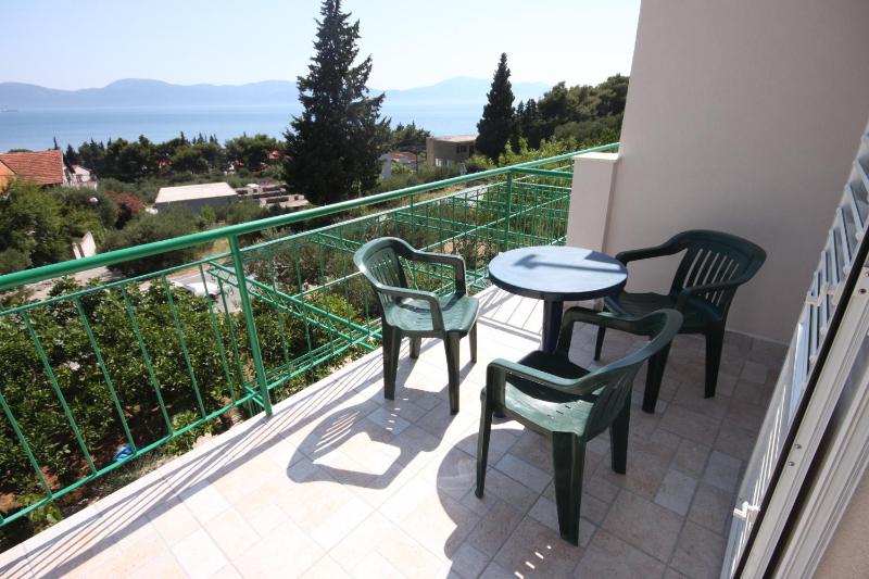 Double Room with Terrace and Sea View   image 4