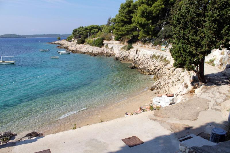 Apartments with a parking space Hvar - 11427 - image 26