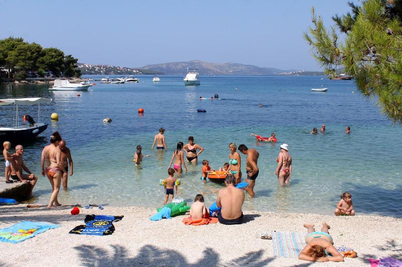 Apartments by the sea Trogir - 11895 - image 8
