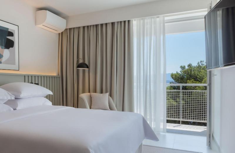 Standard Double or Twin Room with Balcony - Sea Side image 3