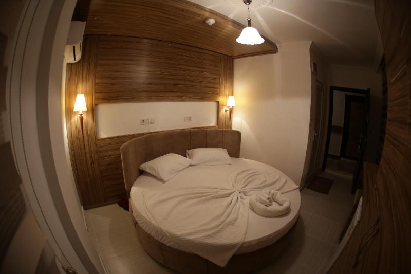 Superior Queen Room image 2
