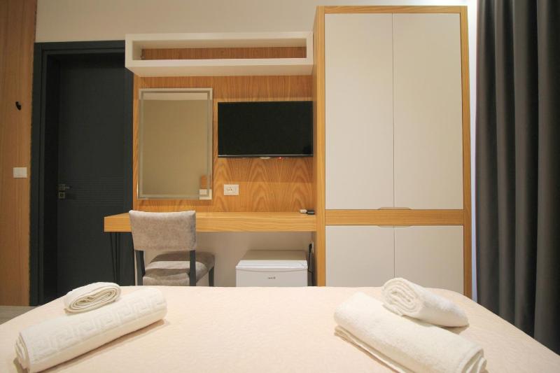 F&J Hotel - image 6