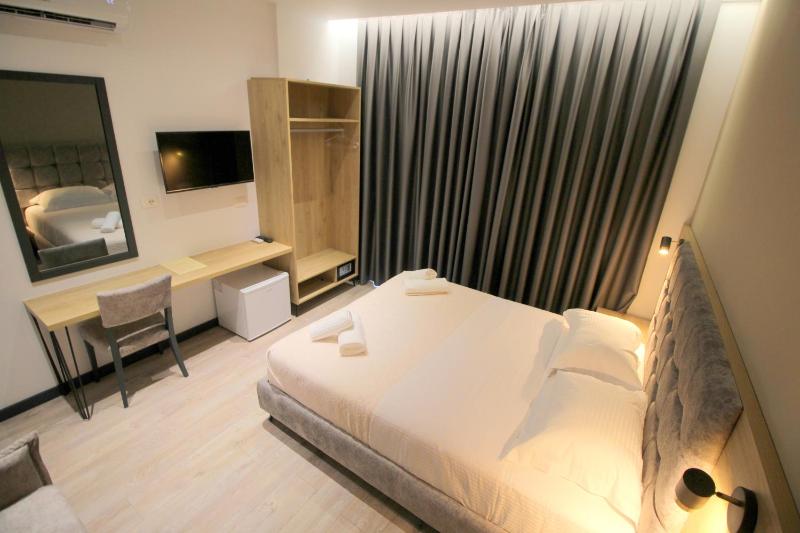 F&J Hotel - image 4