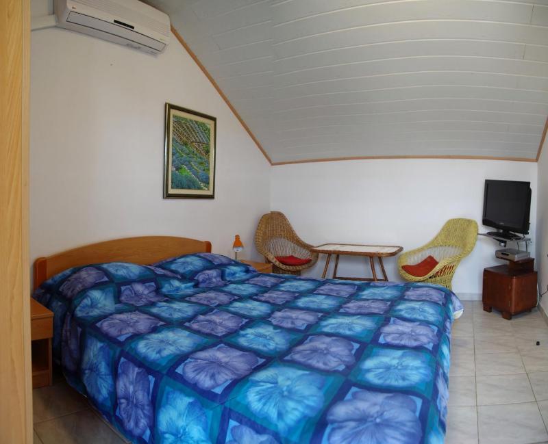 One-Bedroom Apartment image 1