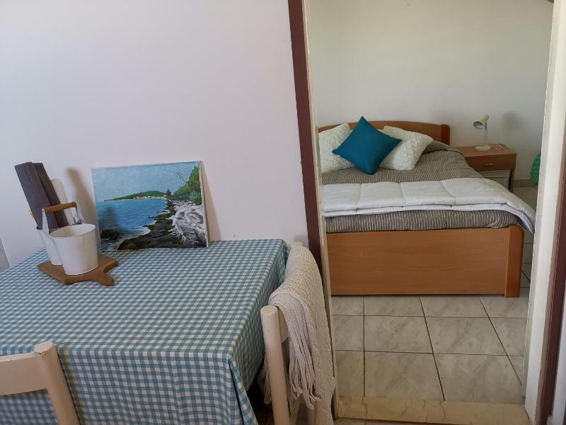 One-Bedroom Apartment image 2