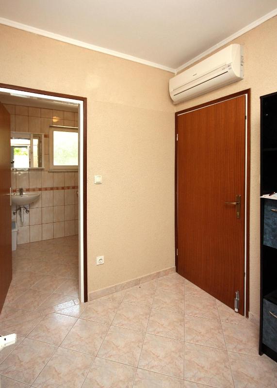 One-Bedroom Apartment with Terrace and Sea View image 2