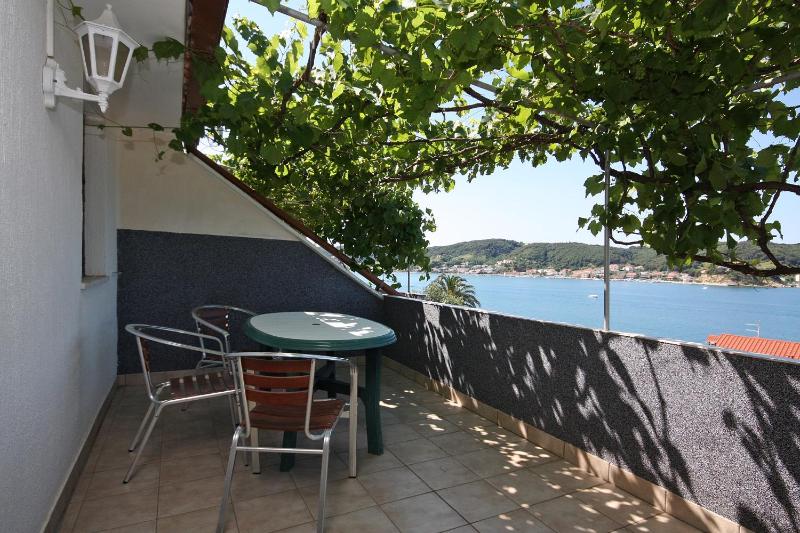 One-Bedroom Apartment with Terrace and Sea View image 4