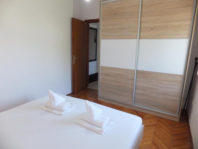 One-Bedroom Apartment with Balcony and Sea View image 4