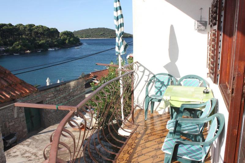 Two-Bedroom Apartment with Balcony and Sea View image 3