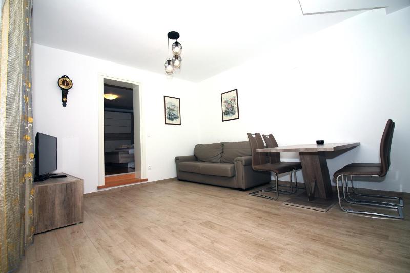 One-Bedroom Apartment with Terrace and Sea View image 1