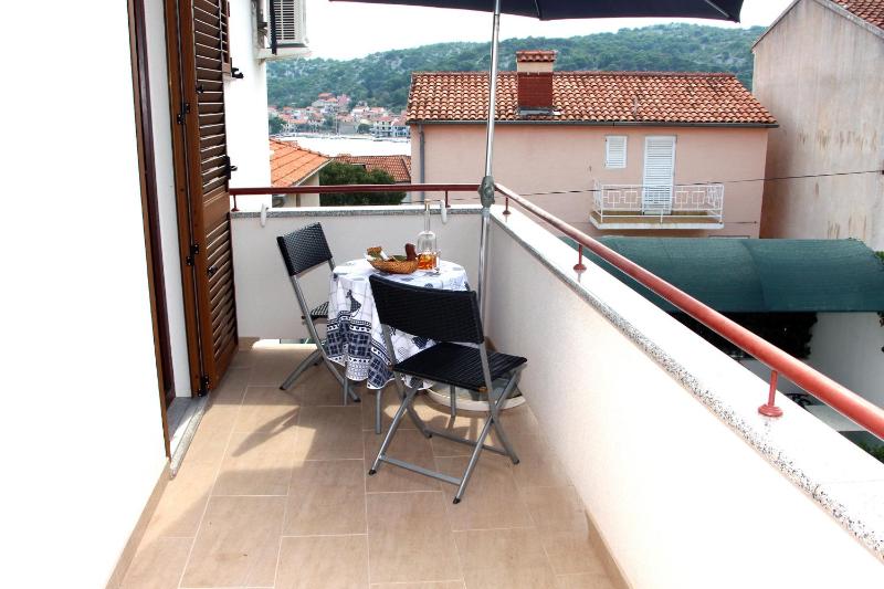 One-Bedroom Apartment with Balcony and Sea View image 3