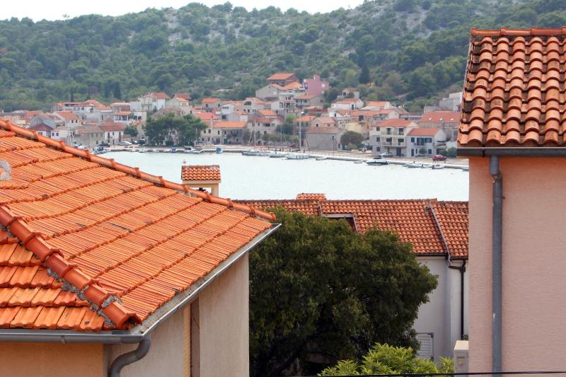 One-Bedroom Apartment with Balcony and Sea View image 2