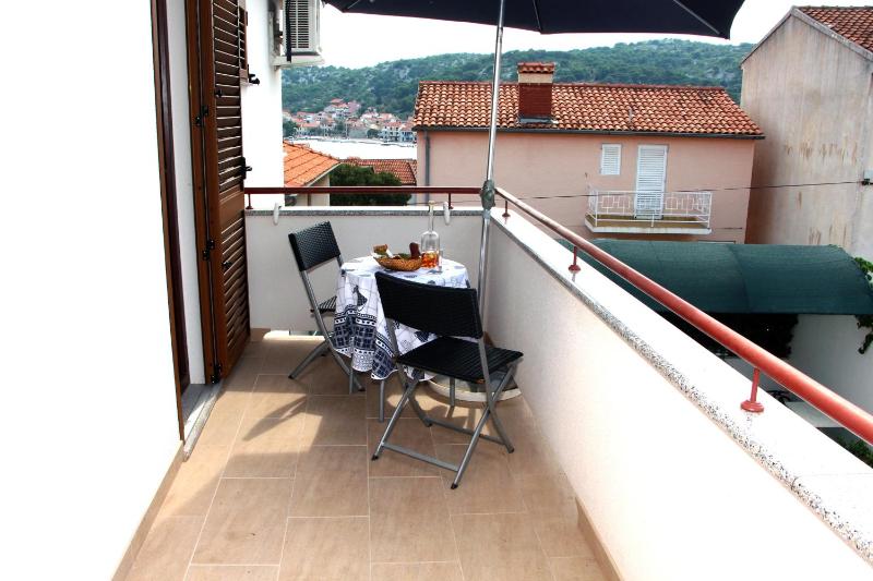 Studio with Balcony and Sea View image 3