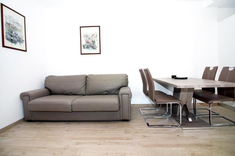 One-Bedroom Apartment with Terrace and Sea View image 4