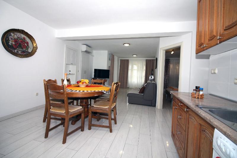One-Bedroom Apartment with Terrace image 4
