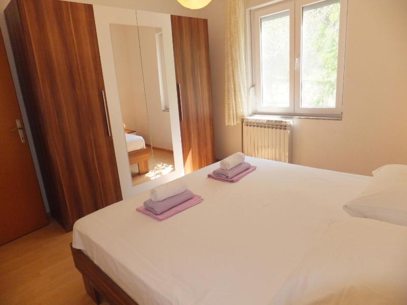 One-Bedroom Apartment with Balcony and Sea View image 4