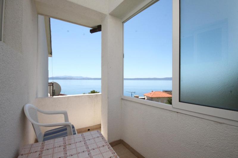 One-Bedroom Apartment with Balcony and Sea View image 3