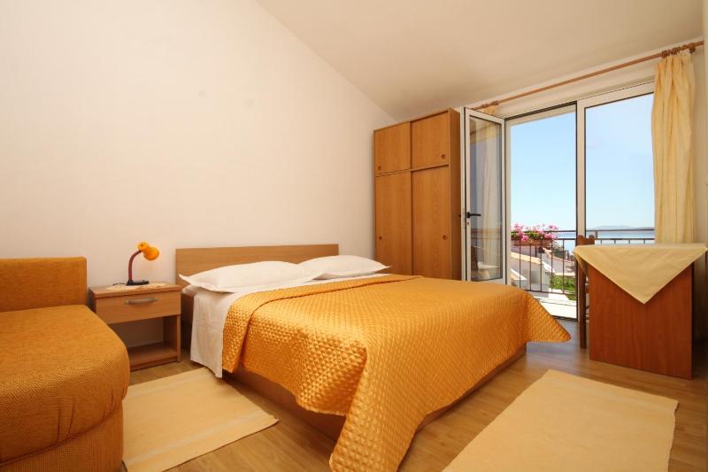 One-Bedroom Apartment with Balcony and Sea View image 1