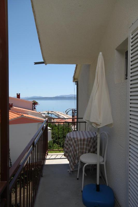 One-Bedroom Apartment with Balcony and Sea View image 4