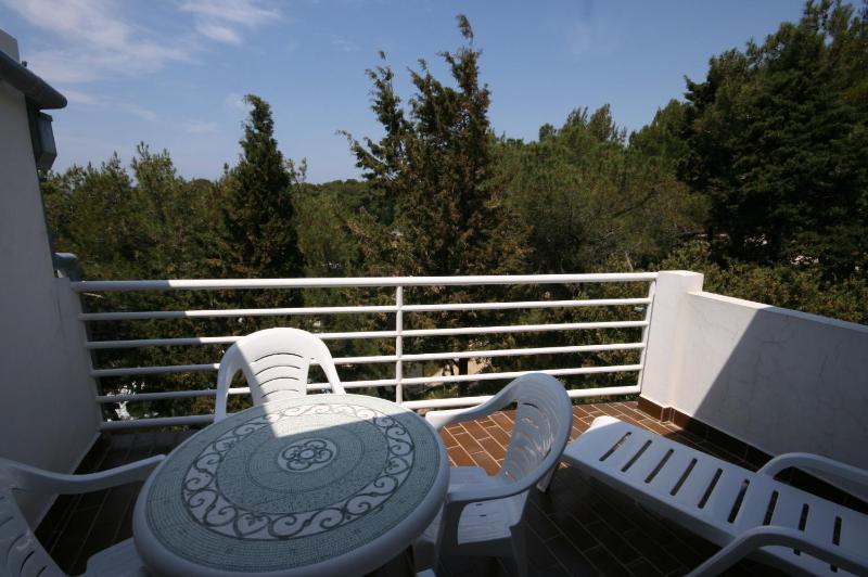 One-Bedroom Apartment with Terrace and Sea View image 4