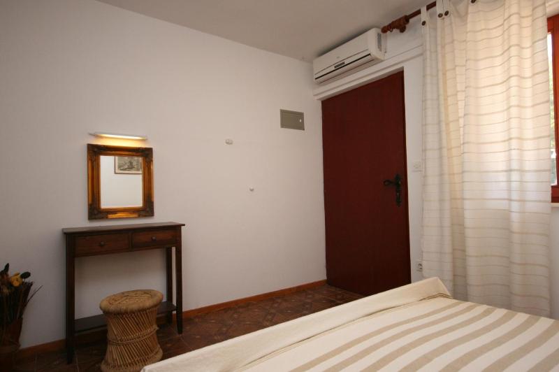 One-Bedroom Apartment with Terrace and Sea View image 4