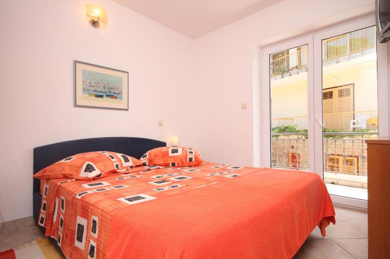 One-Bedroom Apartment with Balcony and Sea View image 1