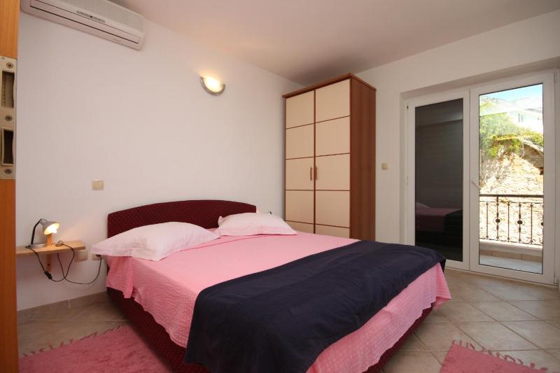 One-Bedroom Apartment with Balcony and Sea View image 1