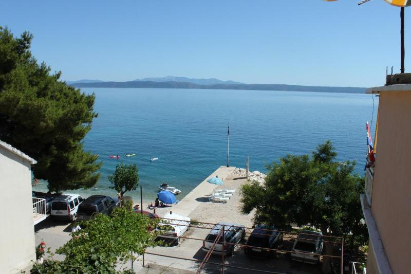 One-Bedroom Apartment with Balcony and Sea View image 2