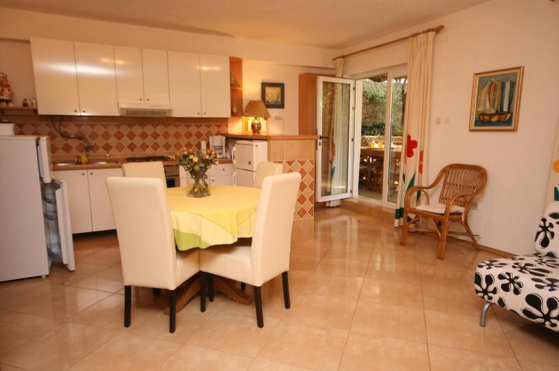 Apartments with parking space Makarska - 6636 - image 9