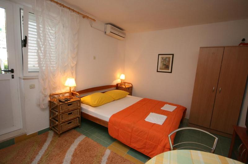 Apartments with parking space Makarska - 6636 - image 4