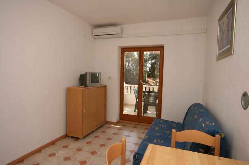 One-Bedroom Apartment with Terrace and Sea View image 1