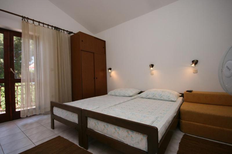 Three-Bedroom Apartment with Terrace and Sea View image 1
