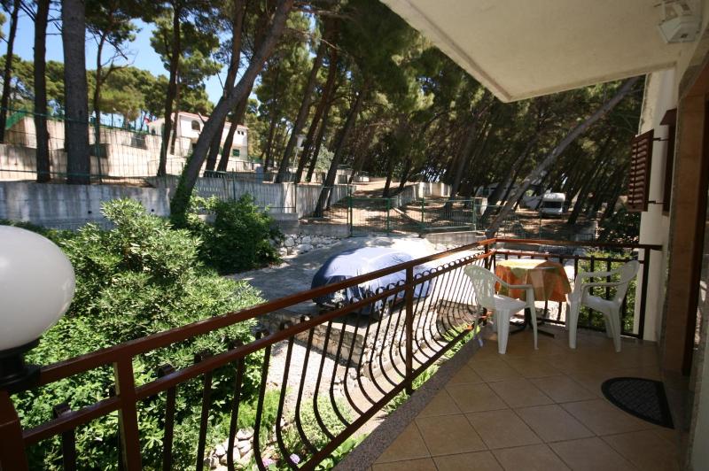Three-Bedroom Apartment with Terrace and Sea View image 4