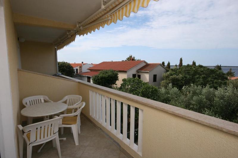 Apartments by the sea Mandre Pag - 6537 - image 3