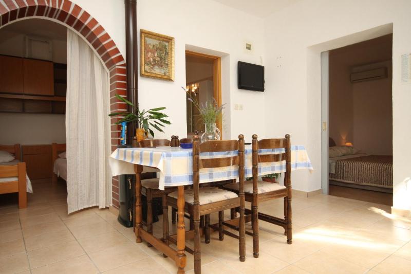 One-Bedroom Apartment with Terrace and Sea View image 4