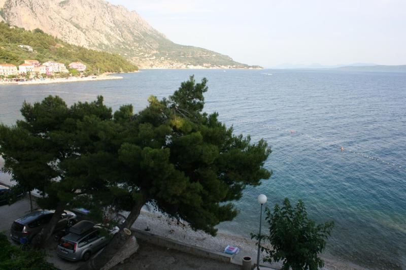 One-Bedroom Apartment with Balcony and Sea View image 3