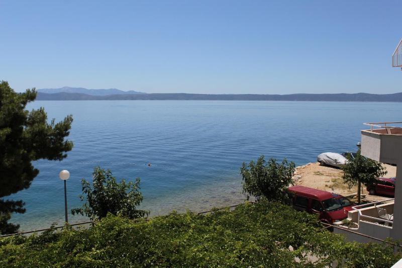 Two-Bedroom Apartment with Balcony and Sea View image 3