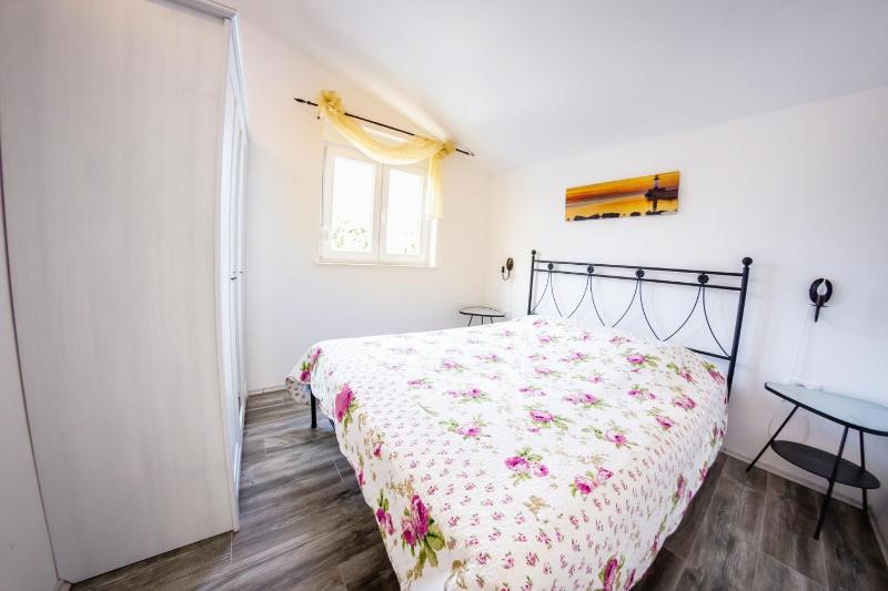 Apartments by the sea Mandre Pag - 6516 - image 2