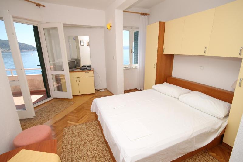 Two-Bedroom Apartment with Terrace and Sea View image 1