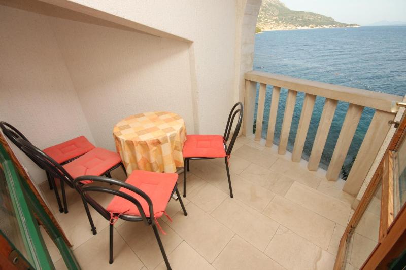 Two-Bedroom Apartment with Terrace and Sea View image 4