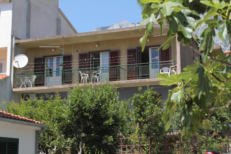 Apartments by the sea Makarska - 6717 - image 1
