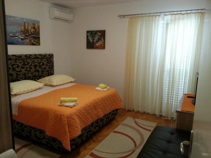 Apartment with Terrace and Sea View image 1